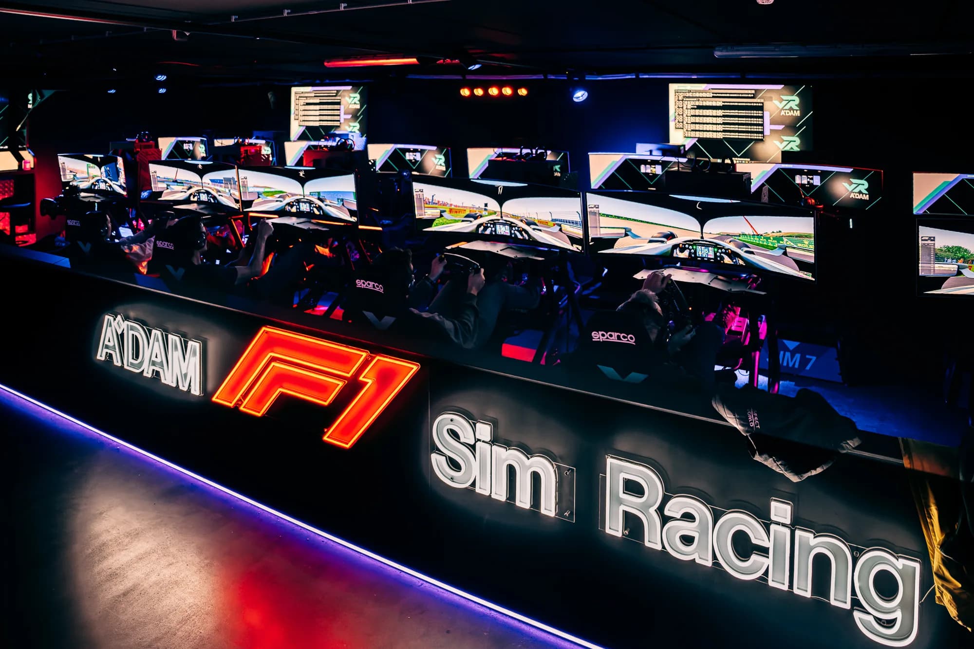 Race-simulators in actie bij A'DAM VR